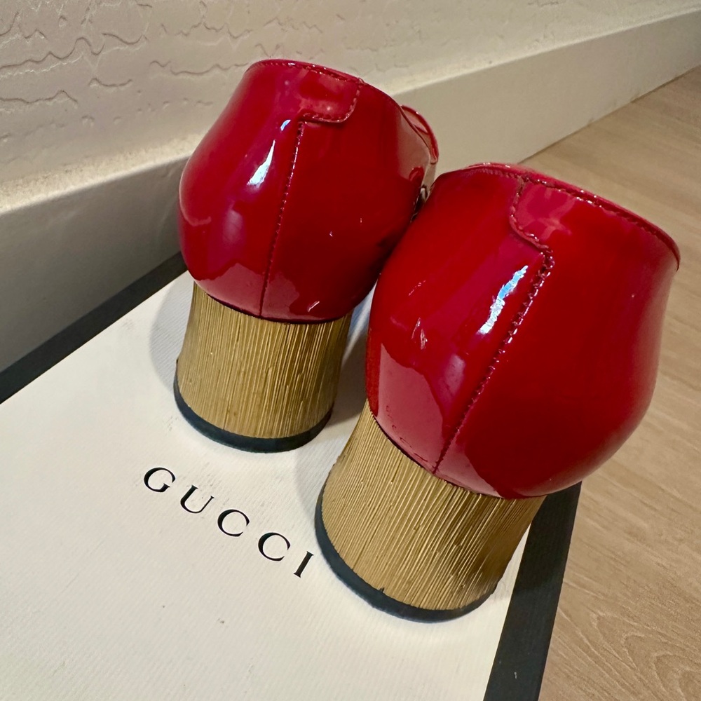GUCCI Vernice crystal hibiscus patent red Mary Jane heels, size 38 - Picture 4 of 10